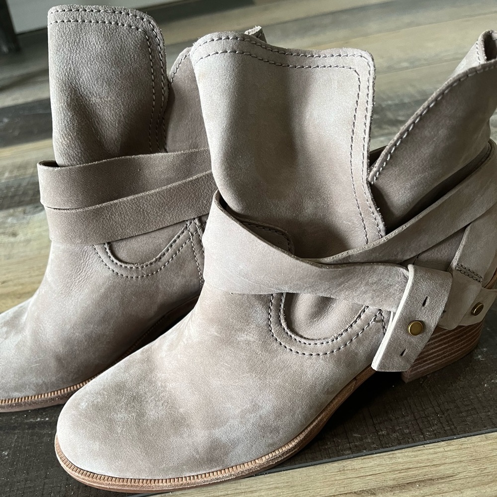 UGG boots size 8